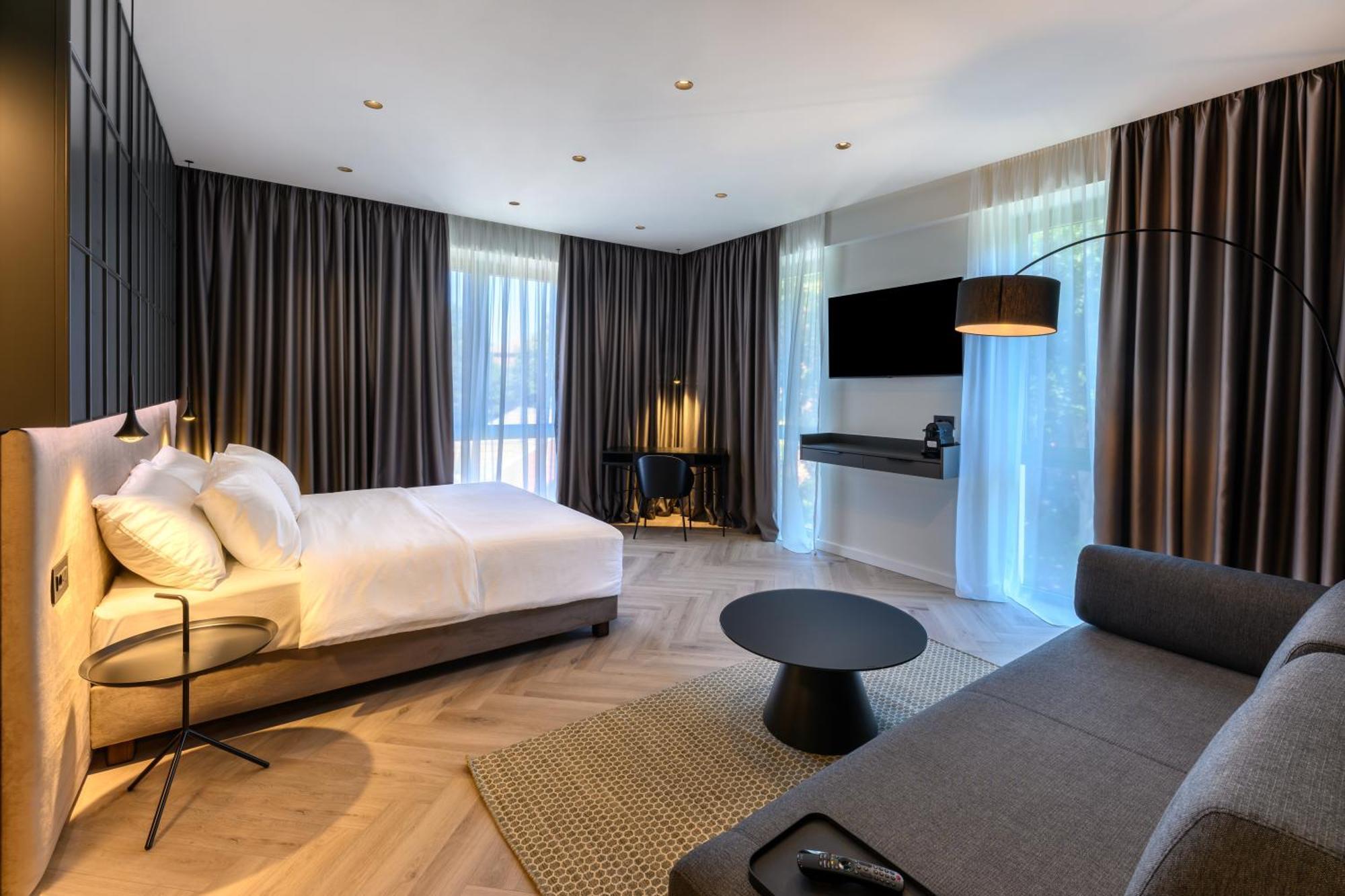 Luna Residence Villa ティミショアラ エクステリア 写真